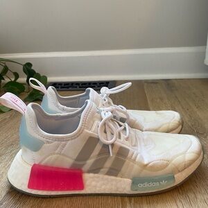 Women’s Addidas Sneakers